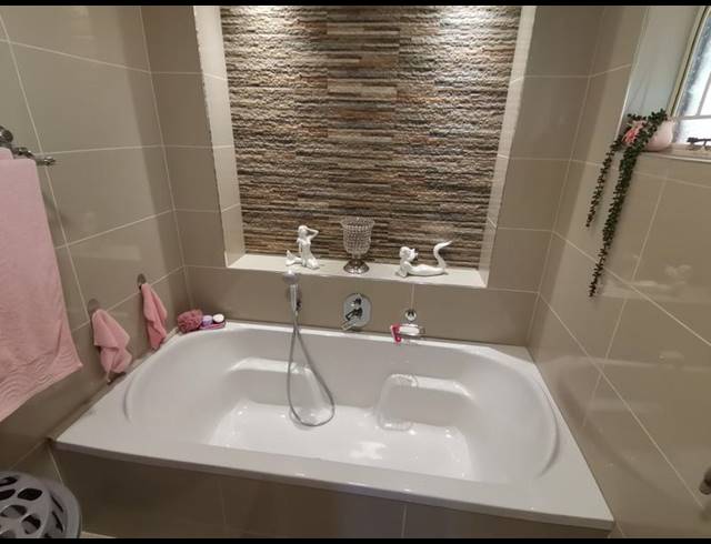 4 BEDROOM HOUSE FOR SALE IN VAALPARK